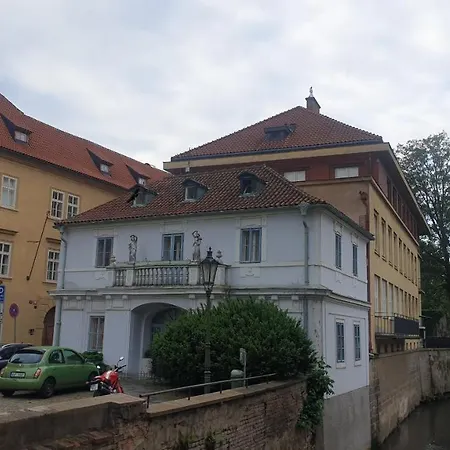 Laxmi Happy Home In Prague Apartmán